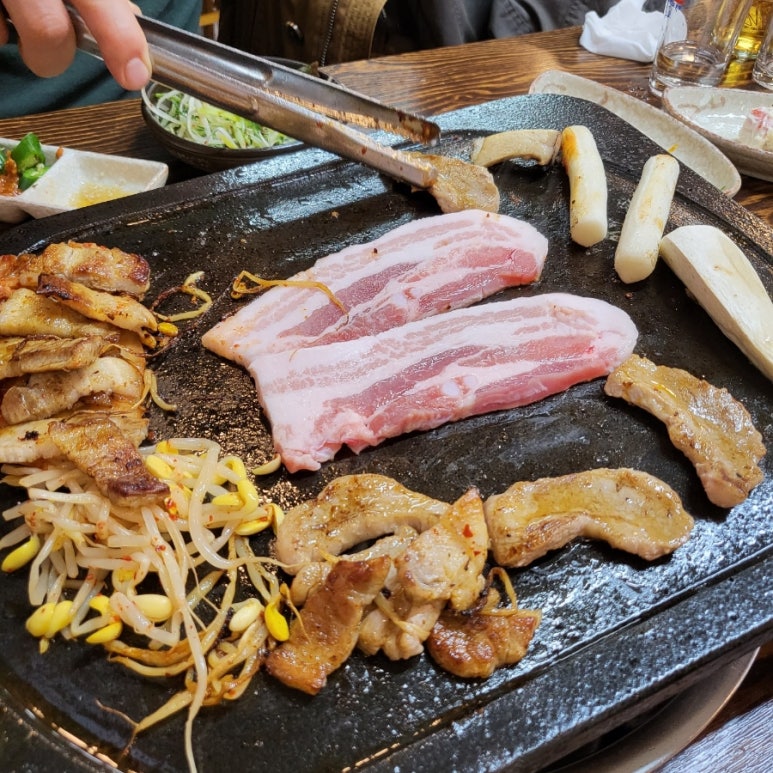고인돌구들장삼겹살 이미지