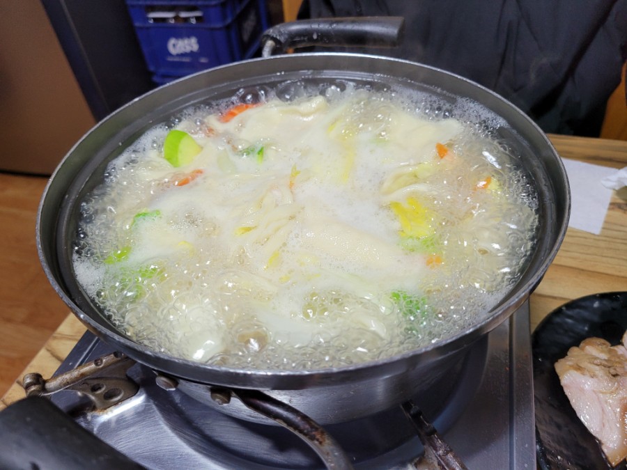 돌다리보쌈칼국수 이미지