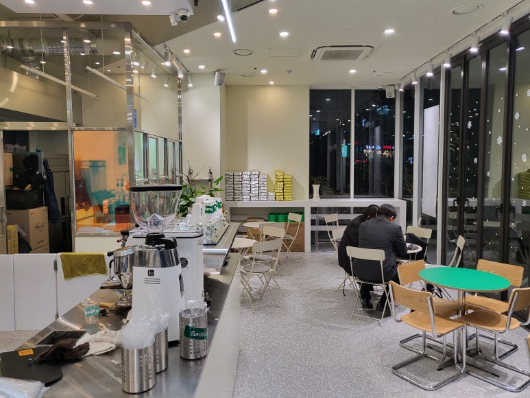 유로스커피로스터스센터필드점 이미지