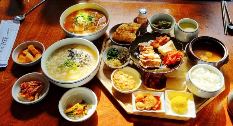 가정식백반칼국수 이미지