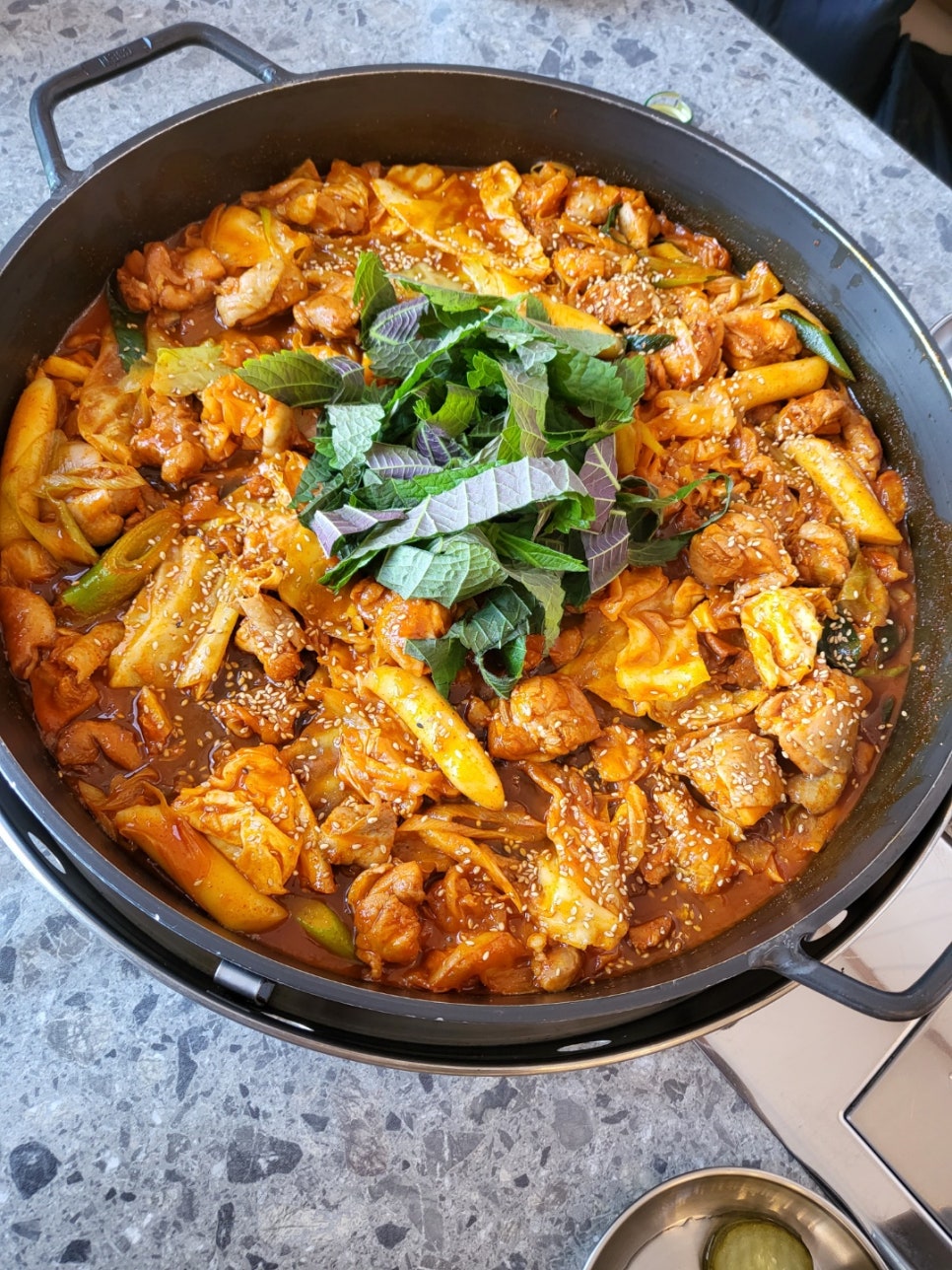빤닭빤닭앨리웨이 이미지