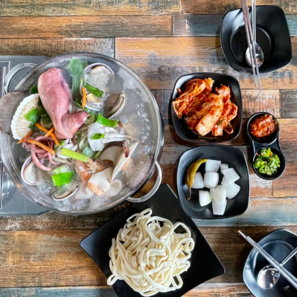 즉석해물손칼국수 이미지