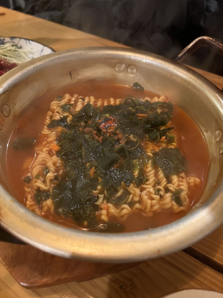 유쾌한접시 이미지