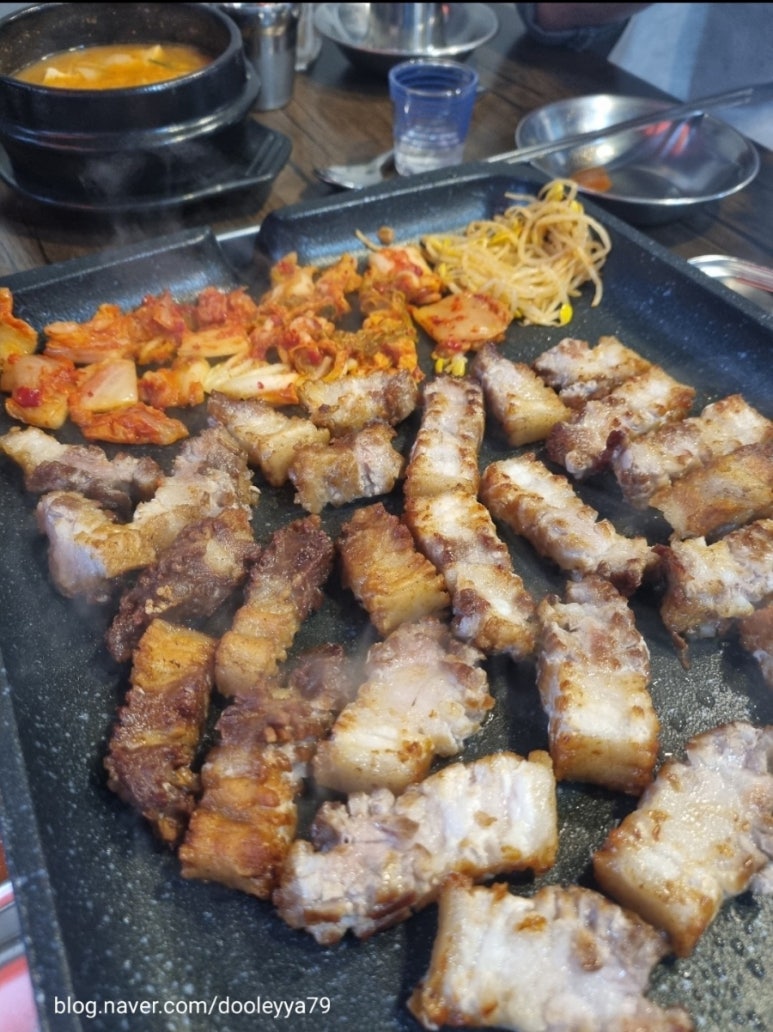 꽃피는꽃삼겹 이미지