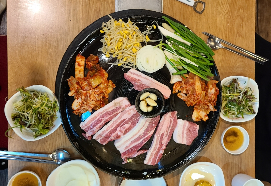 솥뚜껑야식 이미지