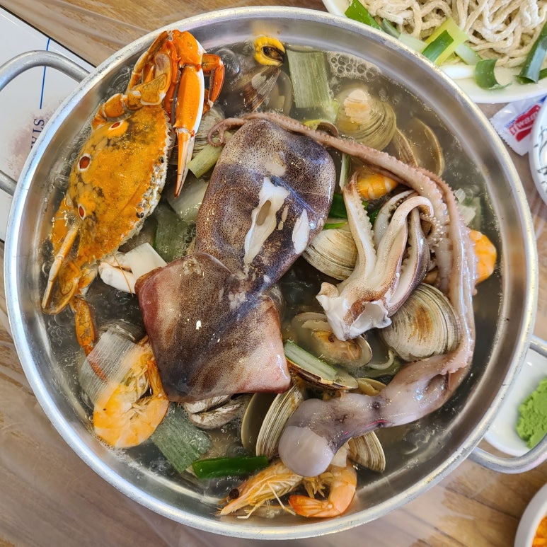 해물왕창손칼국수조개전골 이미지