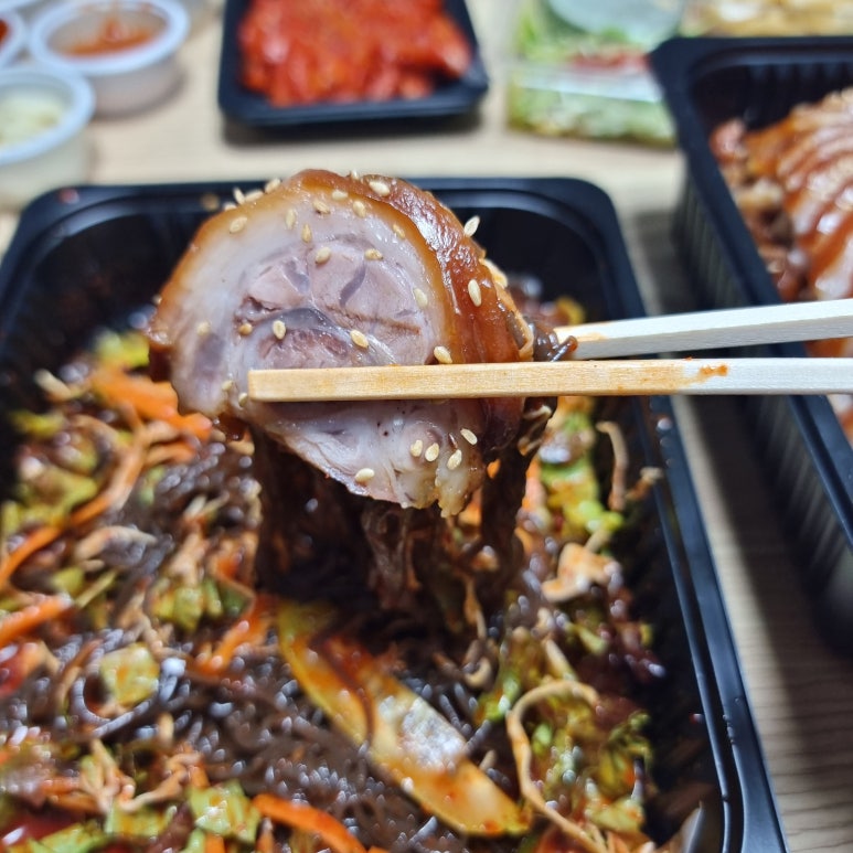 옥자네족발 이미지