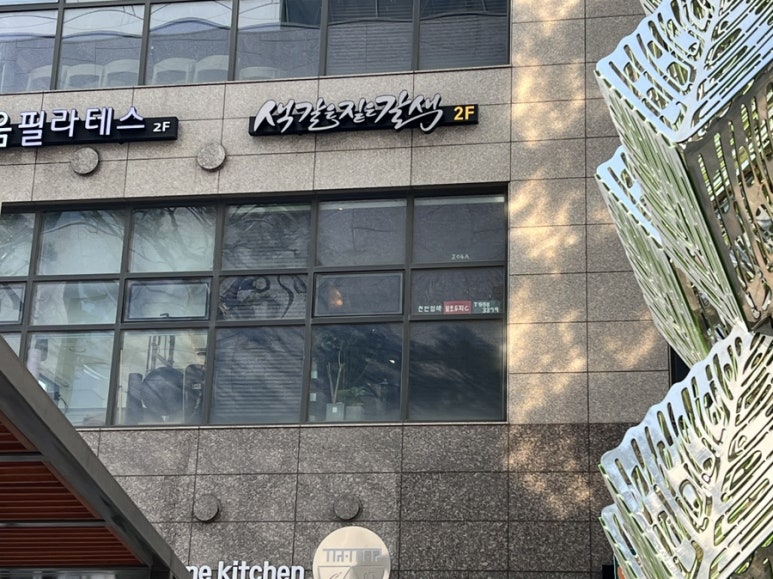 색갈은짙은갈색 이미지