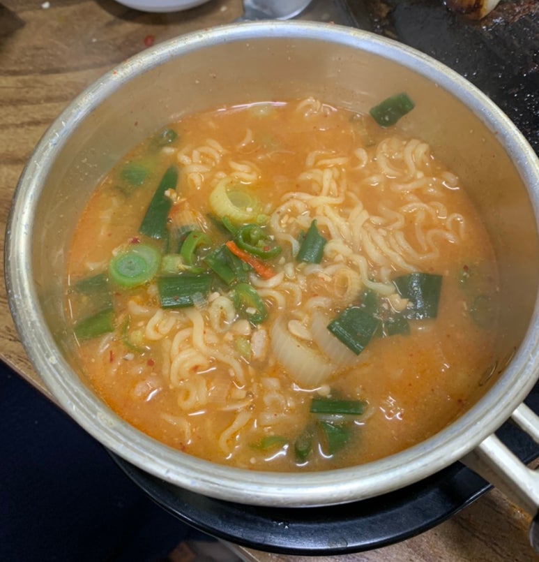 우정까망촌돼지 이미지