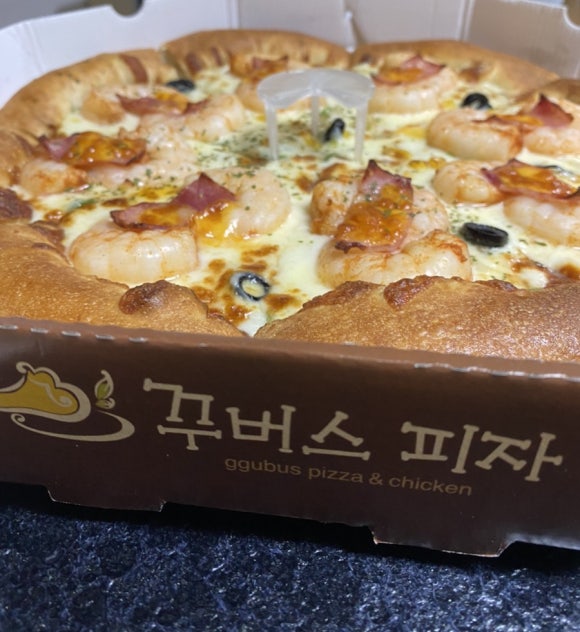 꾸버스피자 이미지