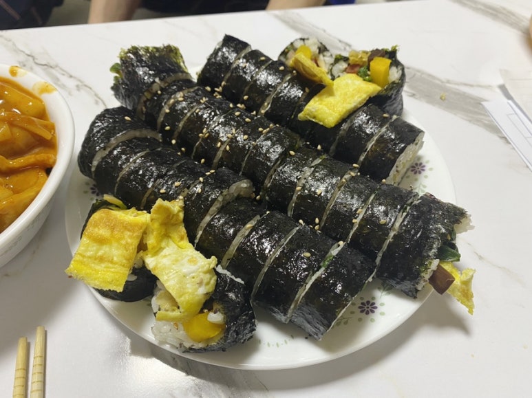 뚱뚱이김밥 이미지