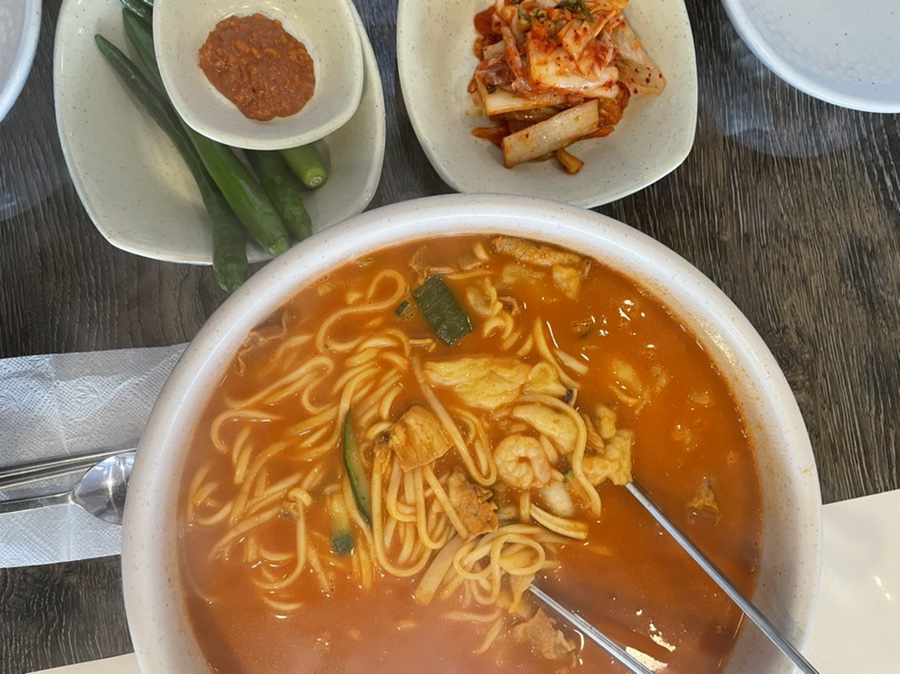 깐데기해물칼국수 이미지