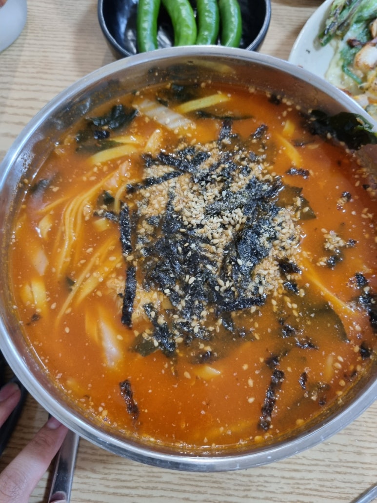 얼큰이칼국수 이미지