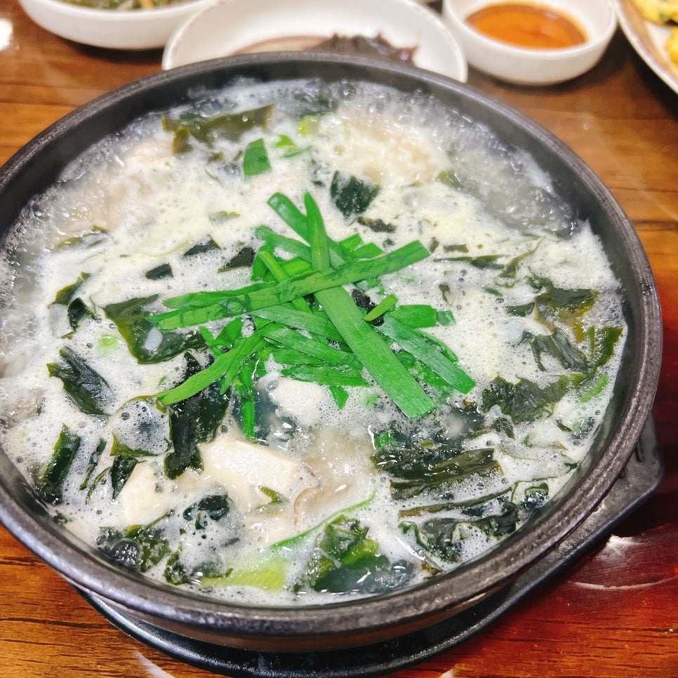 통영굴국밥 이미지