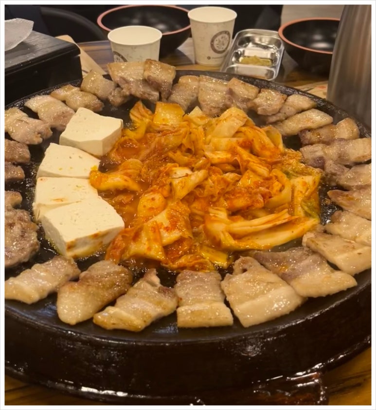 무쇠김치삼겹 대전봉명점 이미지