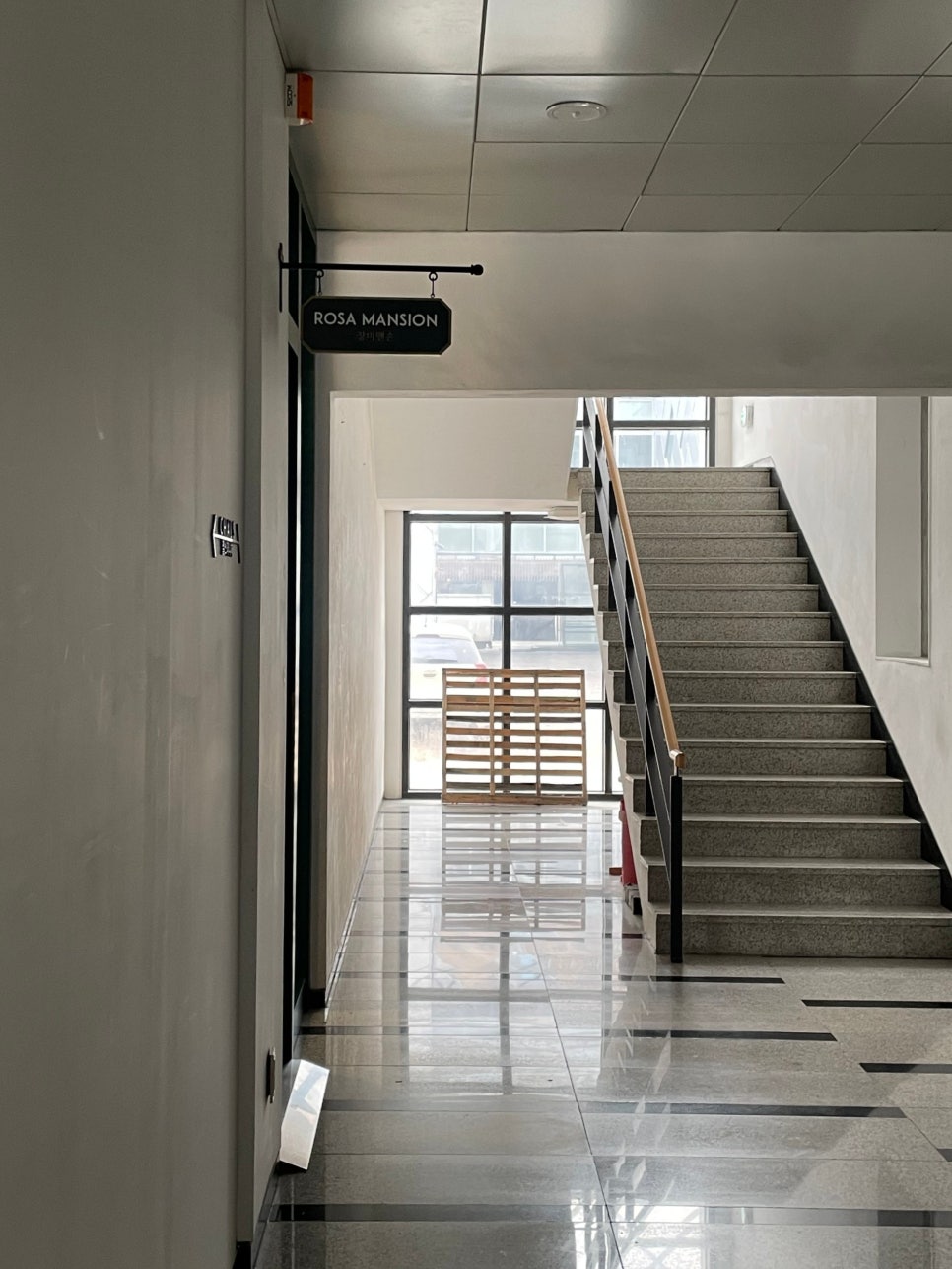 세컨퍼니쳐 이미지