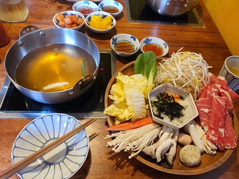 모모식탁 이미지