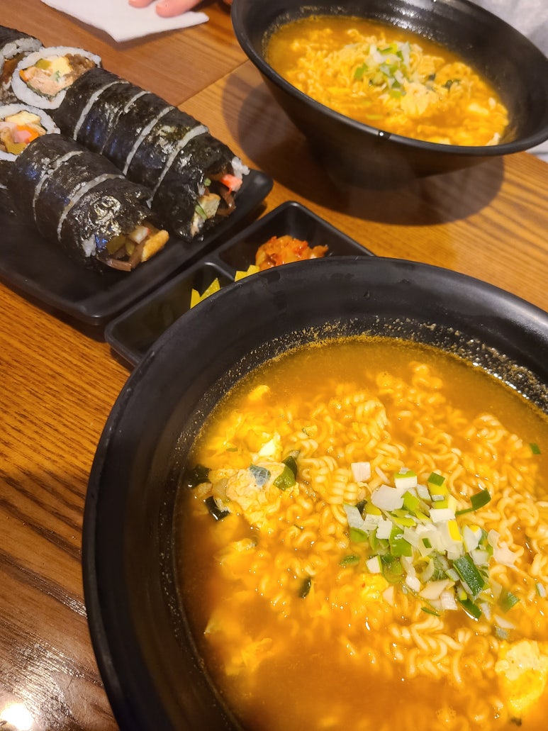 큐비네 김밥 이미지
