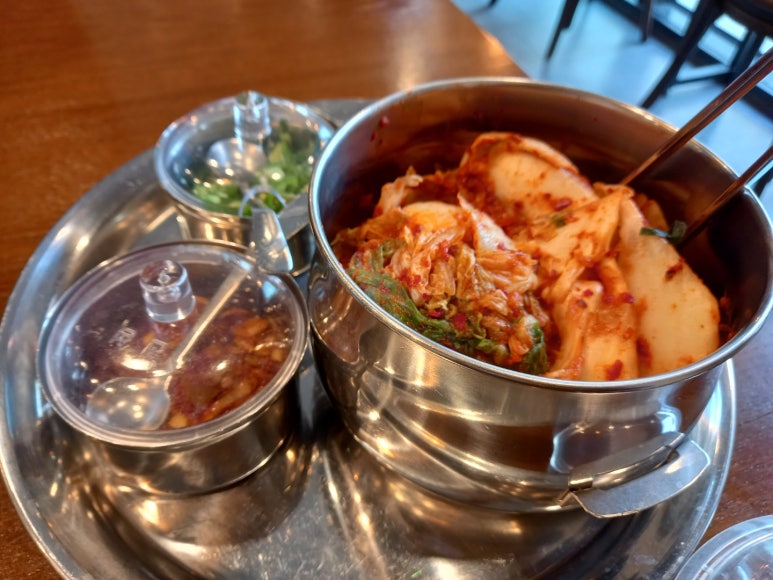 돌고래손칼국수 이미지