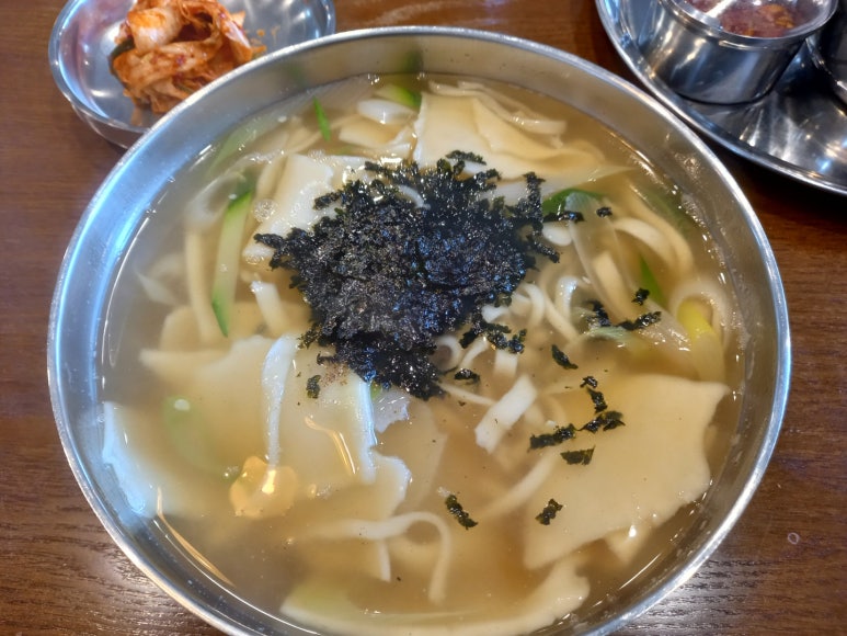 돌고래손칼국수 이미지