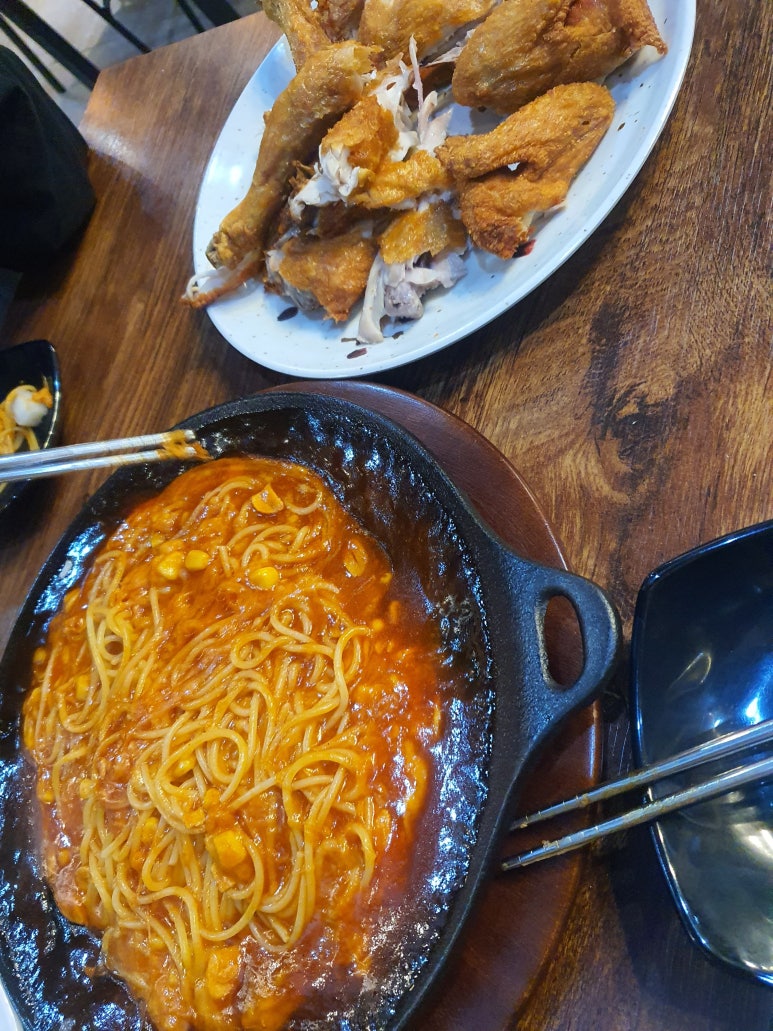 육회한통닭 이미지