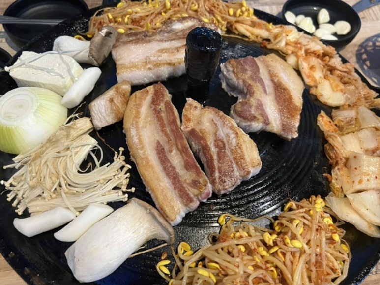 유장군솥뚜껑삼겹살 이미지