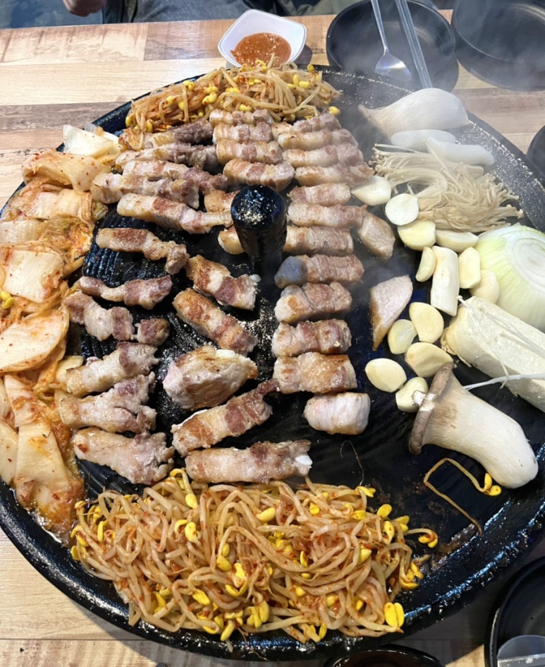 유장군솥뚜껑삼겹살 이미지