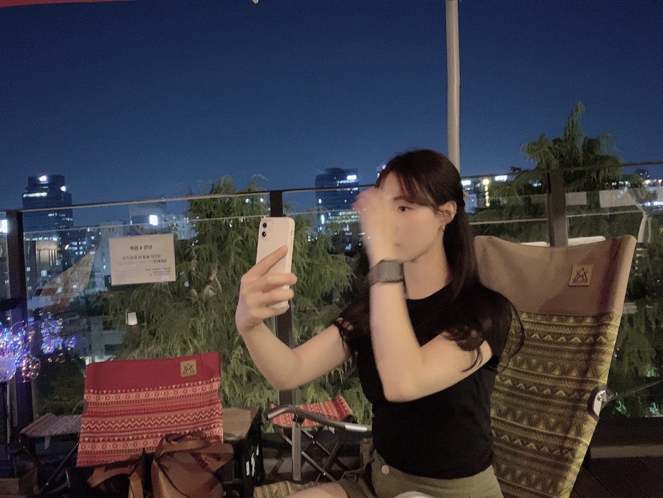 노웨어벗히어(Nowhere But Here) 이미지