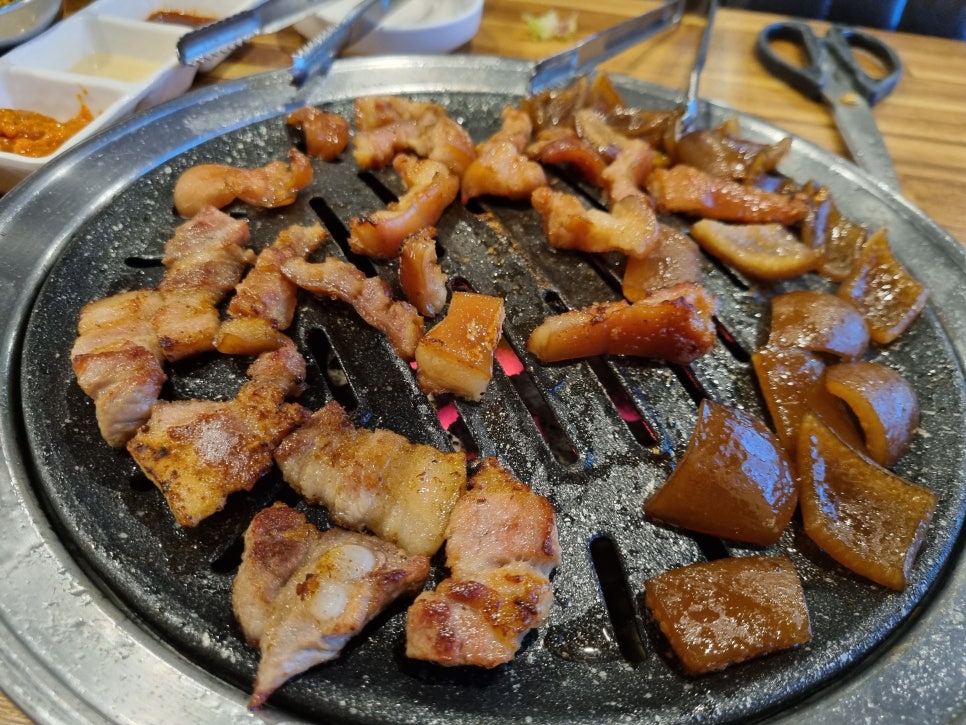마당쇠껍데기와소금구이 이미지