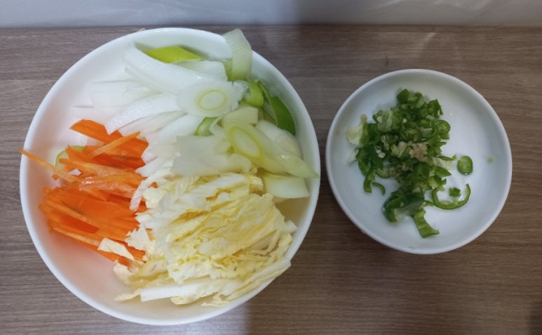 꼬꼬계란덮밥 이미지
