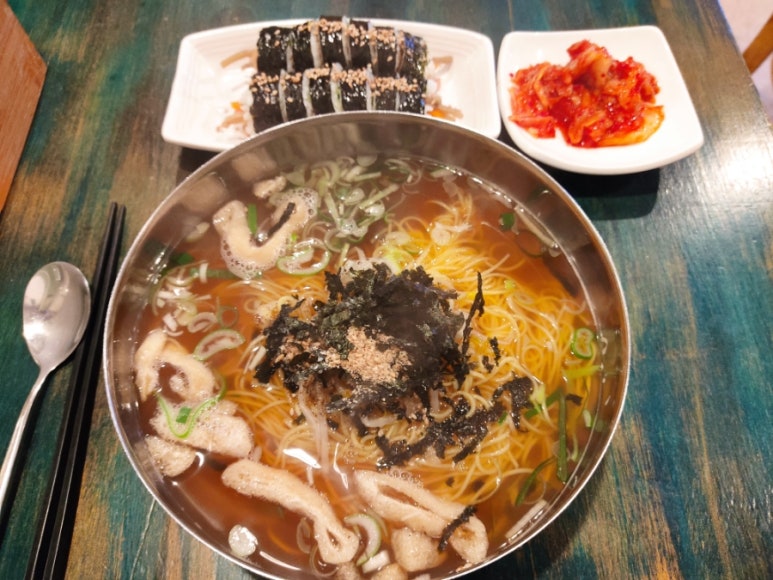 모퉁이국수 이미지