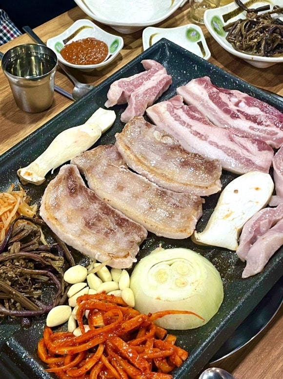돈뜰꽃돼지 이미지