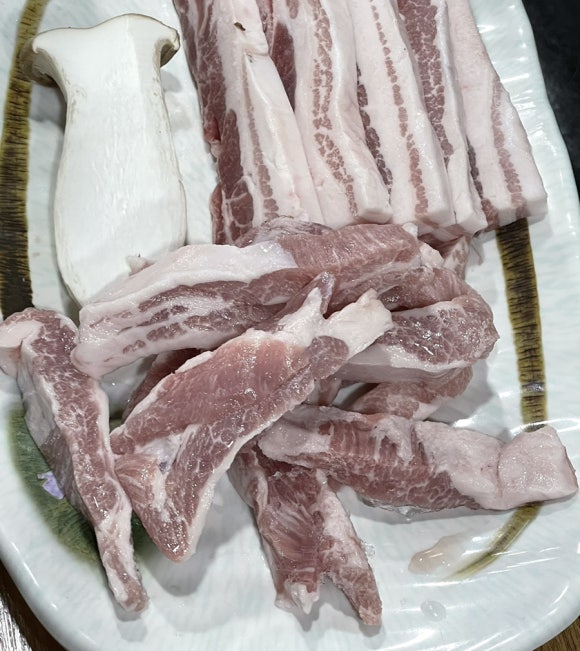 돈뜰꽃돼지 이미지