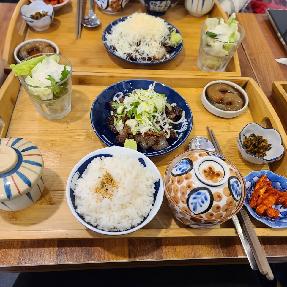 살롱유달리 이미지