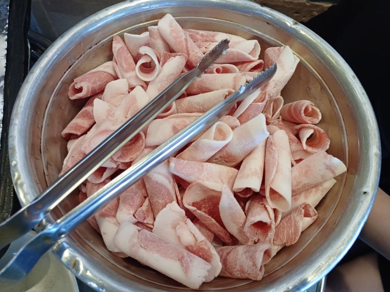 뚠뚠돼지김치찌개 이미지