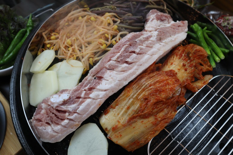 옛날솥뚜껑삼겹 이미지