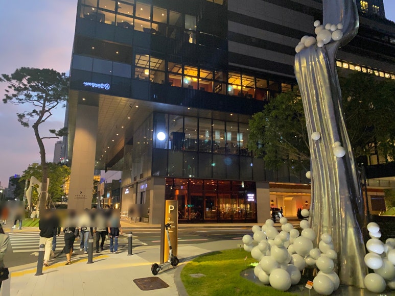 컨플릭트 스토어 커피 이미지