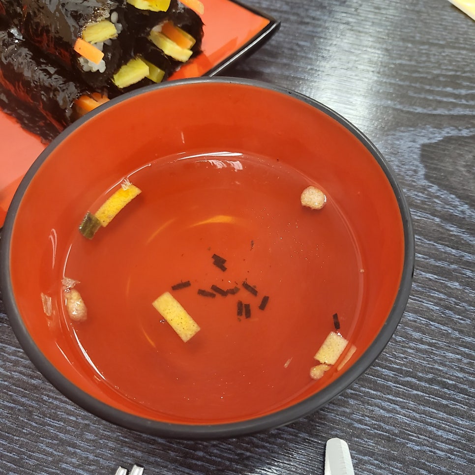 삼색꼬맹이김밥 이미지