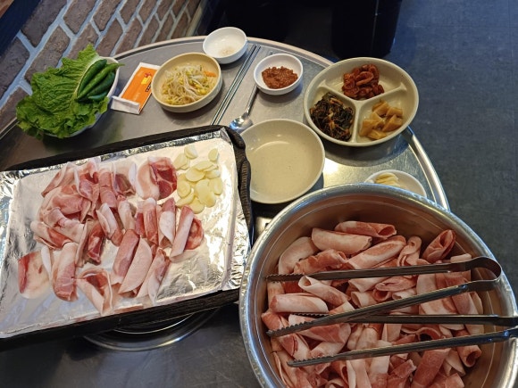 뚠뚠돼지김치찌개 이미지