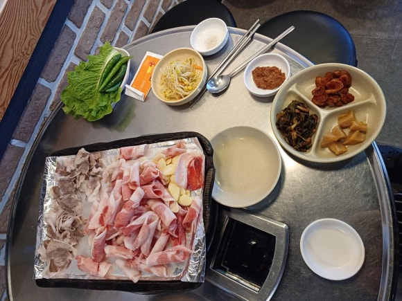 뚠뚠돼지김치찌개 이미지