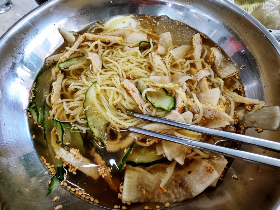 용팔이밀면 이미지