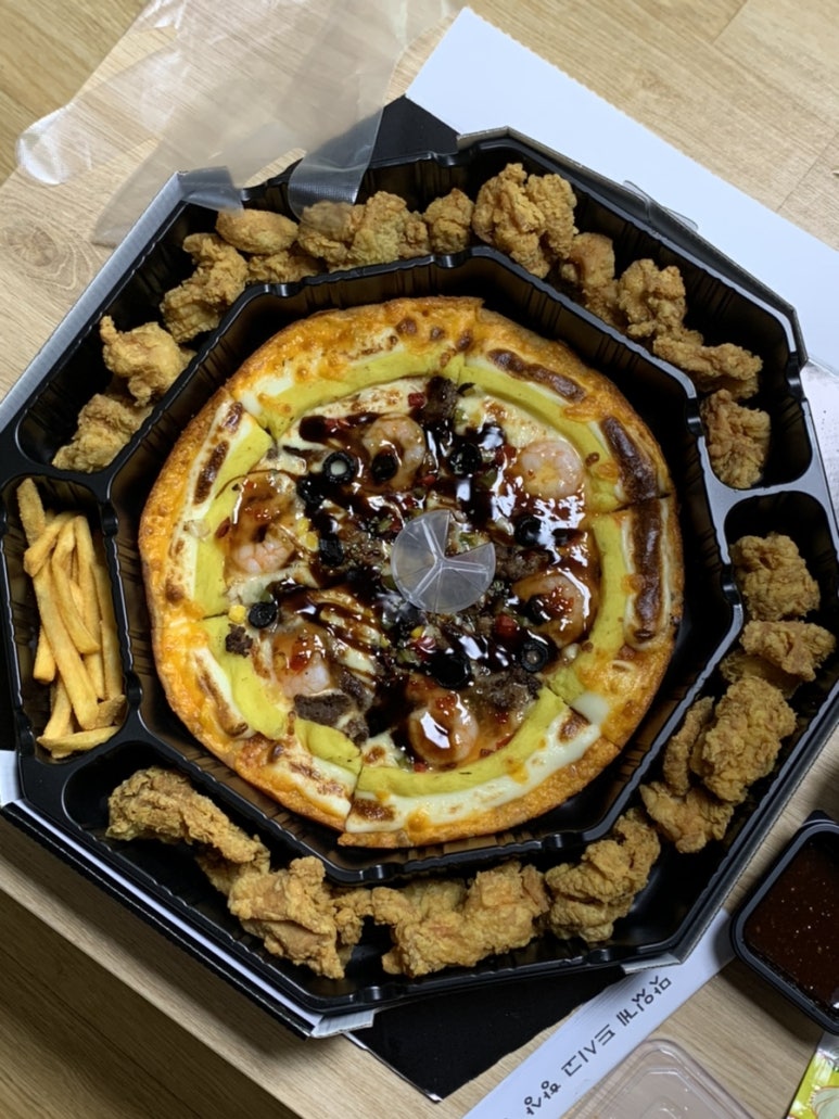 투가이즈치킨앤피자 이미지