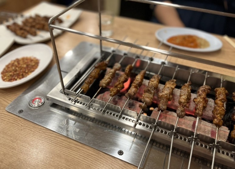 초원꼬치구이 이미지
