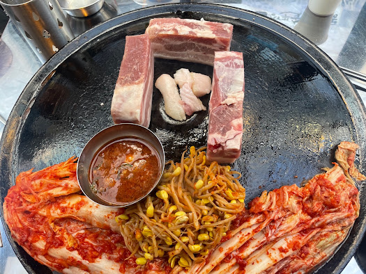 솥뚜껑삼겹살집 이미지