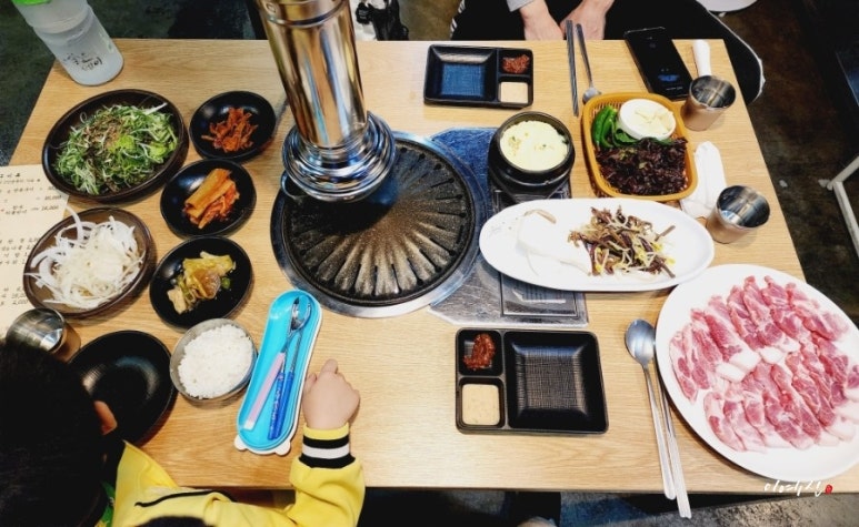 금돼지생고기 이미지