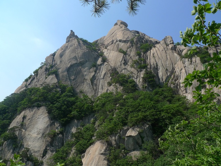 북한산의 만경대.백운대.인수봉 이미지