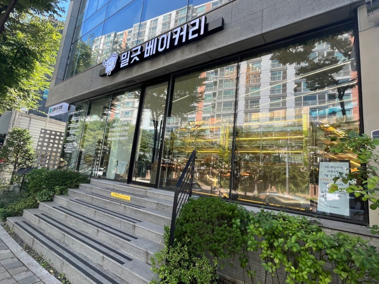 밀긋 베이커리 이미지
