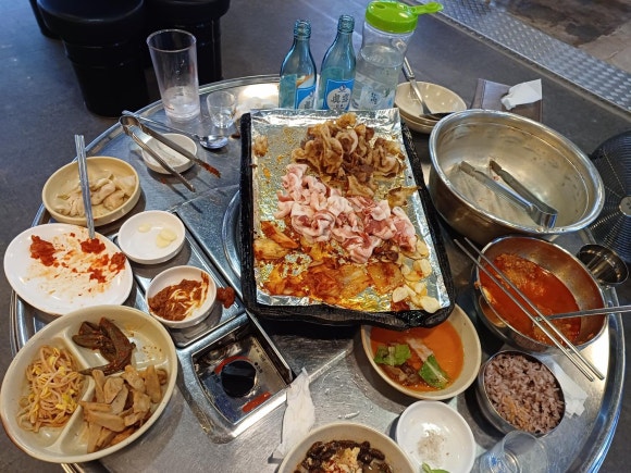 뚠뚠돼지김치찌개 이미지