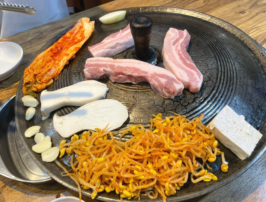 탄현 솥뚜껑 삼겹살 이미지