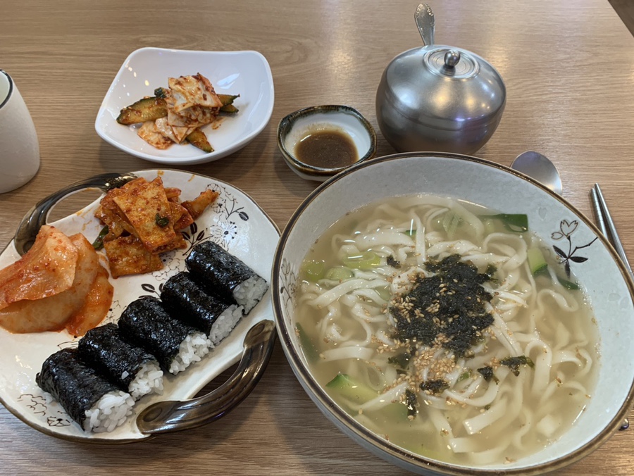 충무김밥손칼국수 이미지